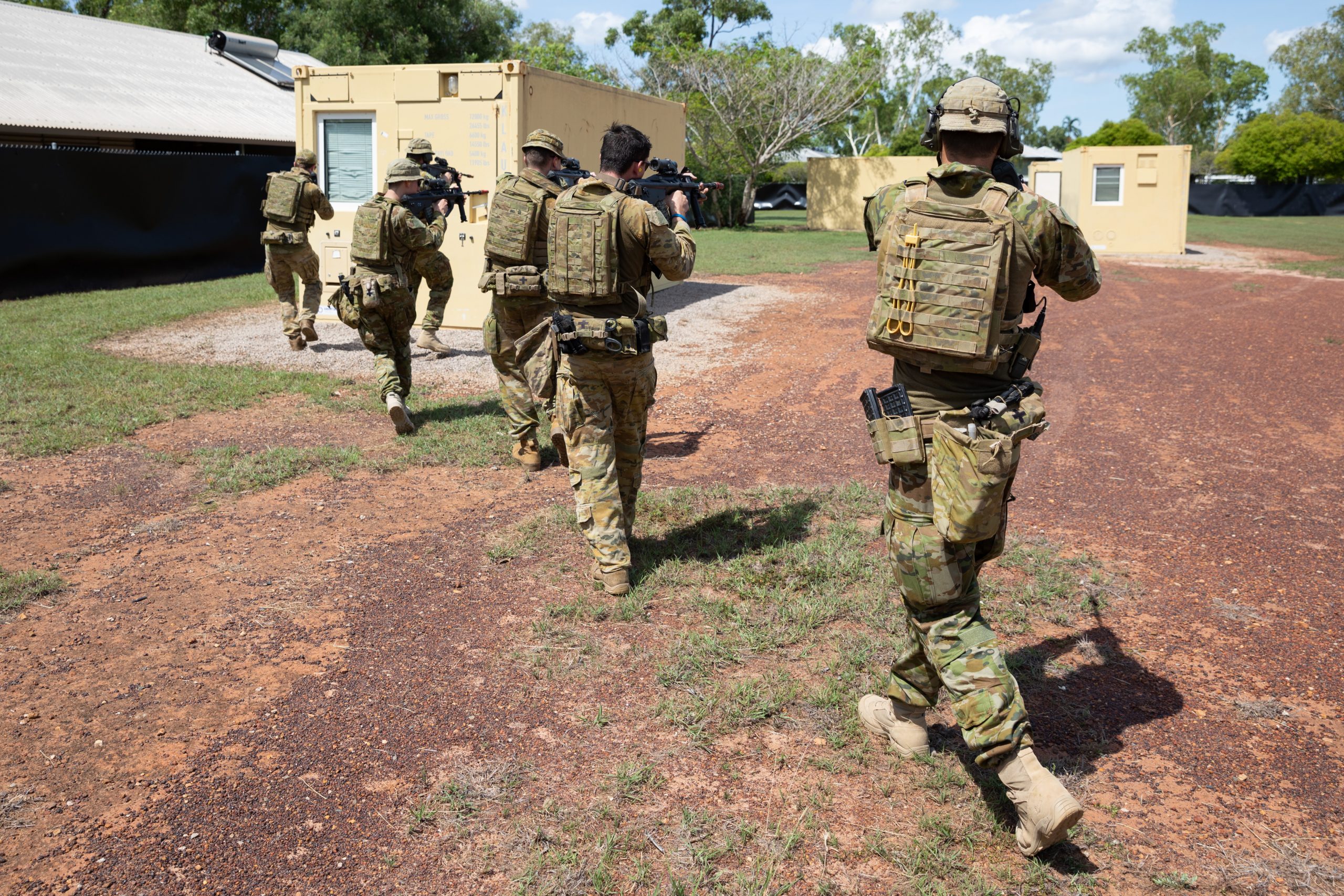 Australian troops deploy to train Ukraine forces